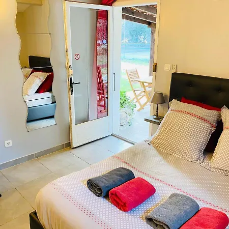 Le Domaine D'alezen Feriehus Grans