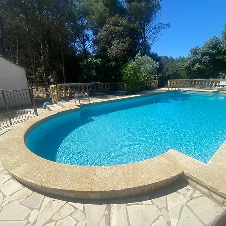Le Domaine D'alezen *