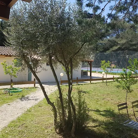 Le Domaine D'alezen Grans